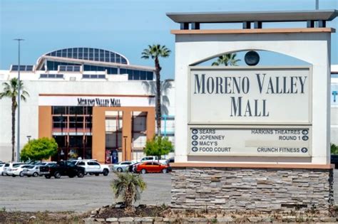 Unaccompanied minors face wearing IDs at California mall after fracas on Sunday